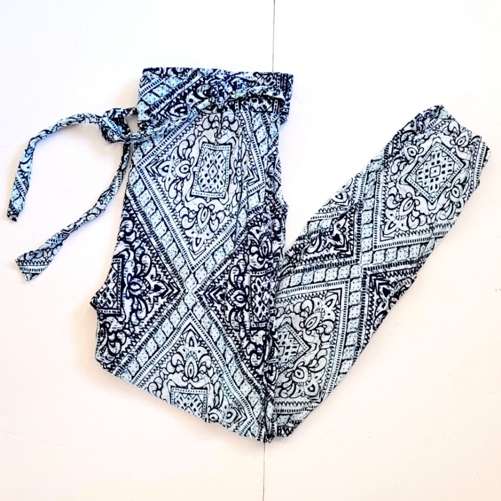 Blue+White Geometric Printed Belted Pants